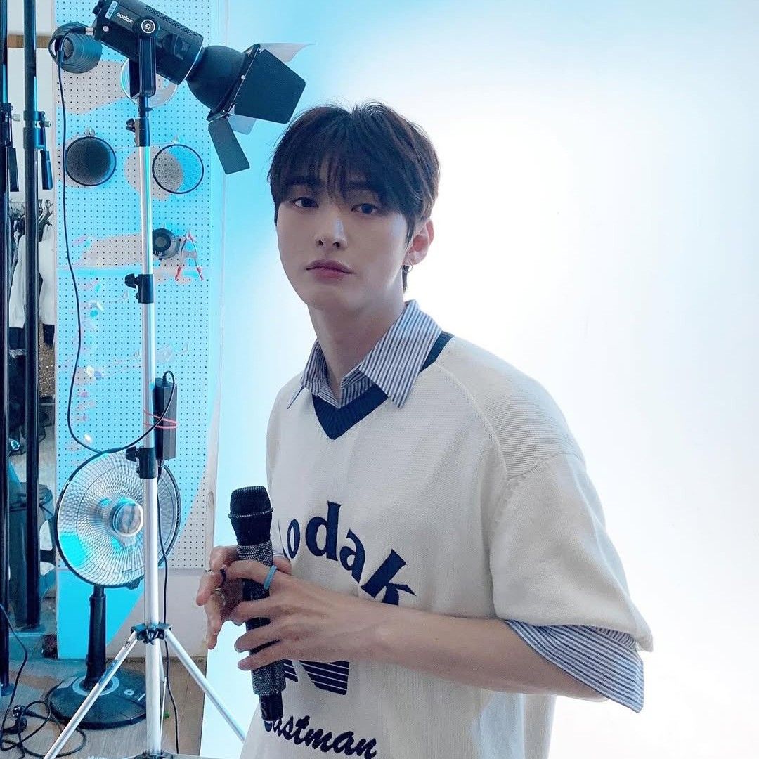 A moment captured by Yoon Jisung's fan