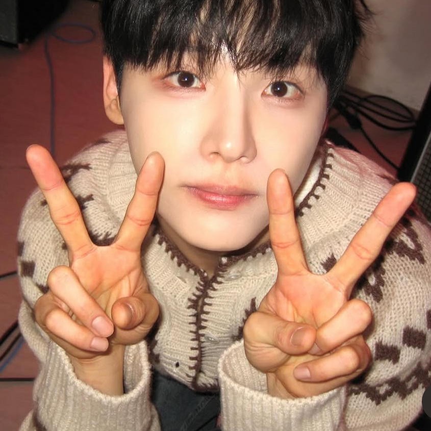 Foto terbaru Jeon Woong (AB6IX)
