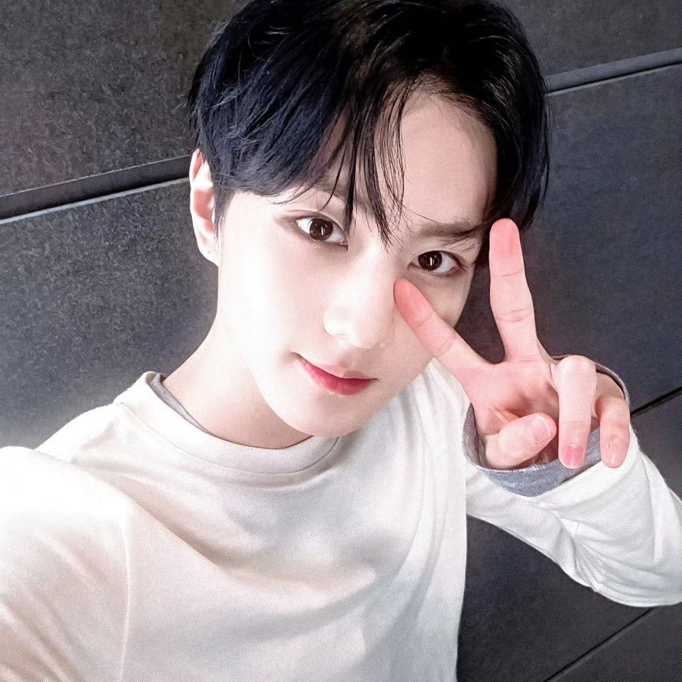 Behind-the-scenes cut of Jungwon (ENHYPEN)