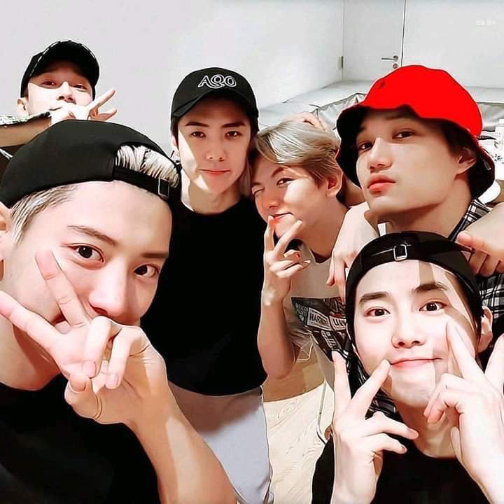 Behind-the-scenes cut of EXO