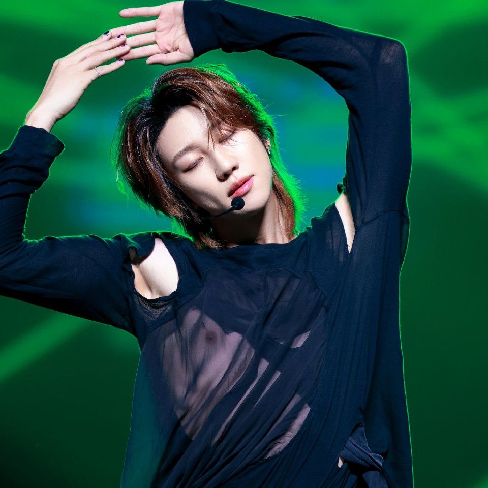 Behind-the-scenes cut of The 8 (SEVENTEEN)