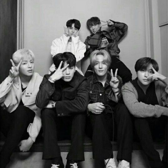 Latest photo of iKON