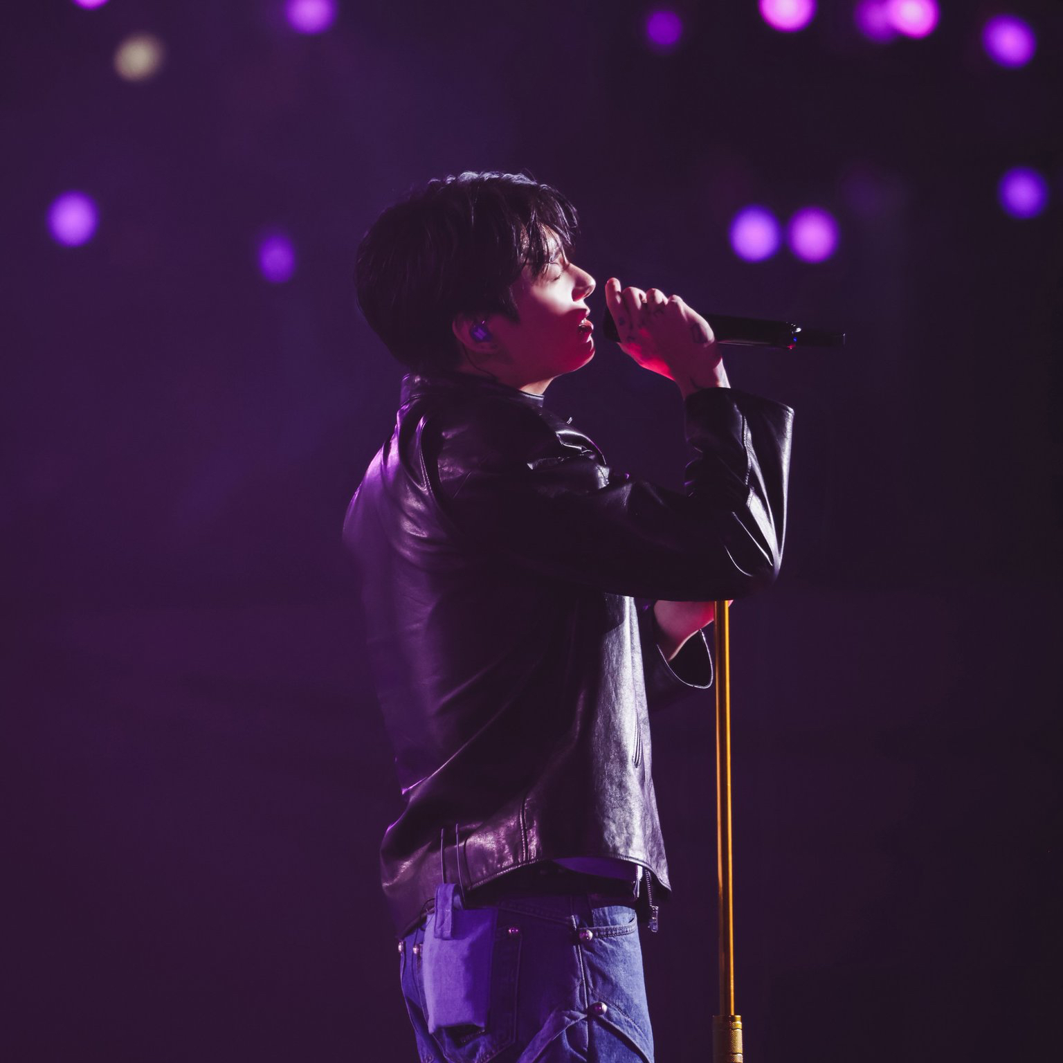 Foto aktivitas terbaru Jungkook (BTS)