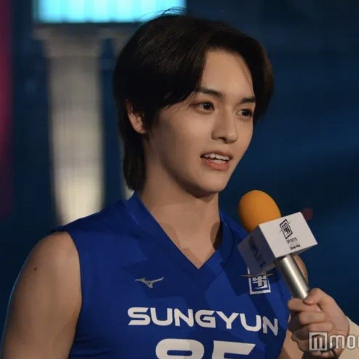 Recent activity shot of Sungyun (n.SSign)