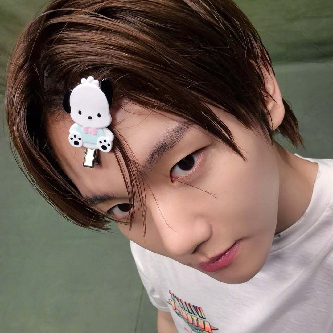 Recent activity shot of Baekhyun (EXO)