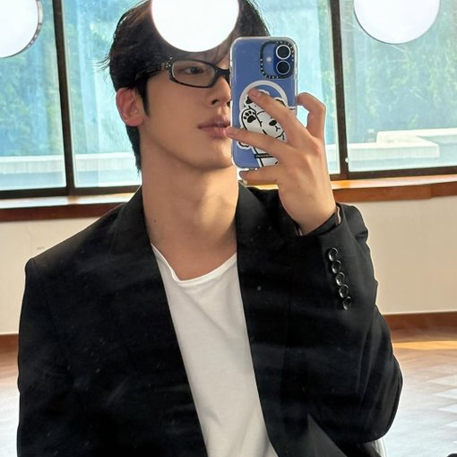 Recent activity shot of Kim Yohan (WEi)