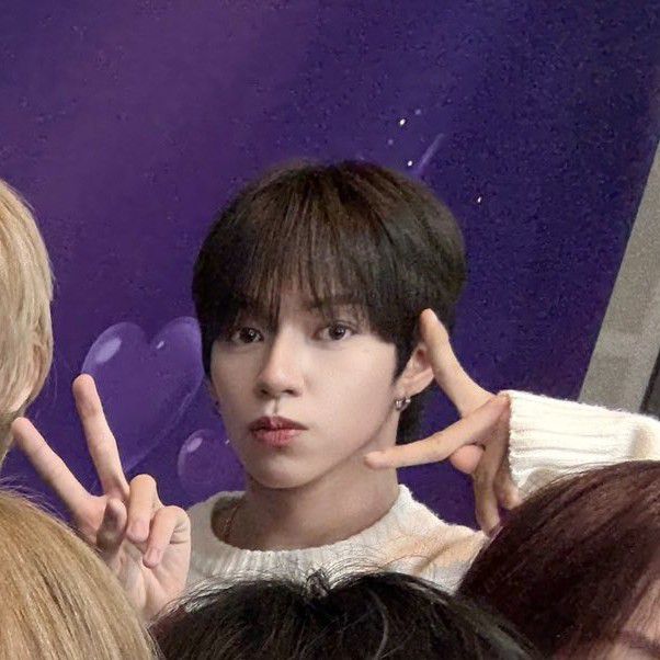 Behind-the-scenes cut of JL (AHOF)