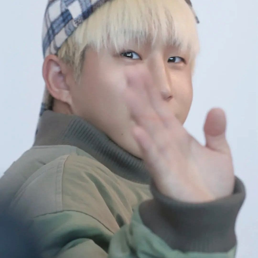 Latest photo of Jinjin (ASTRO)