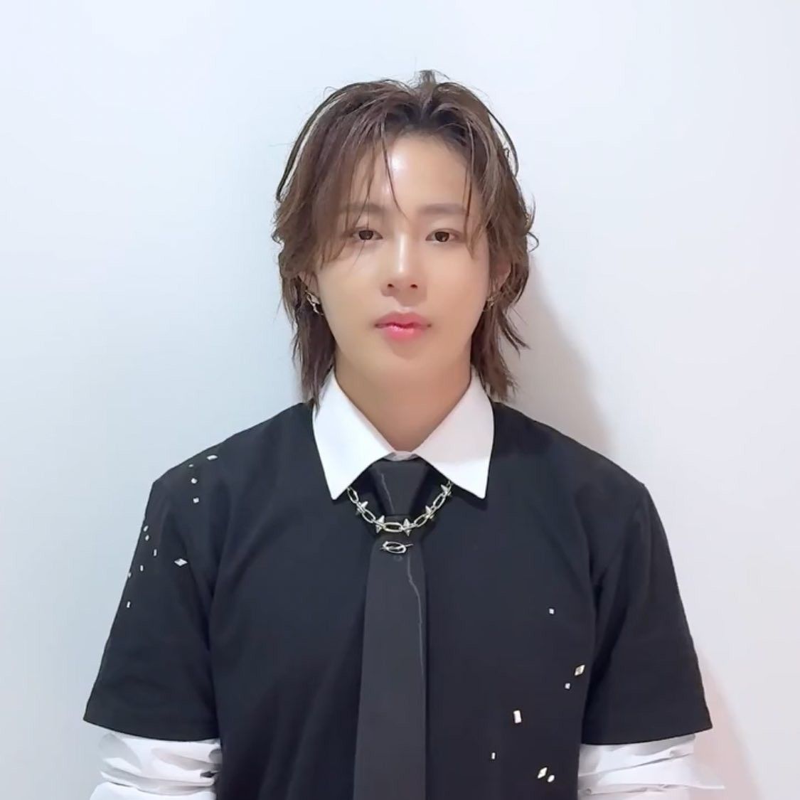 Behind-the-scenes cut of Ha Sungwoon