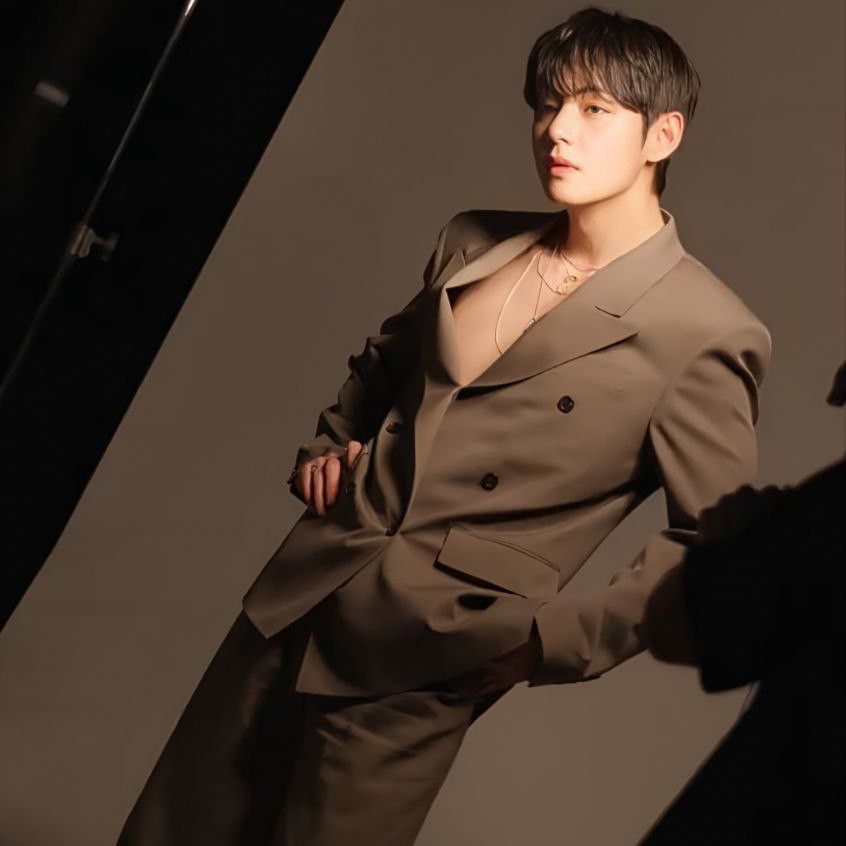 Latest photo of V (BTS)