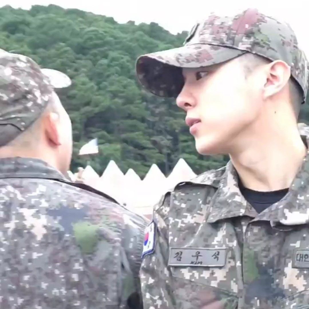 キム・ウソクの舞台裏ショット