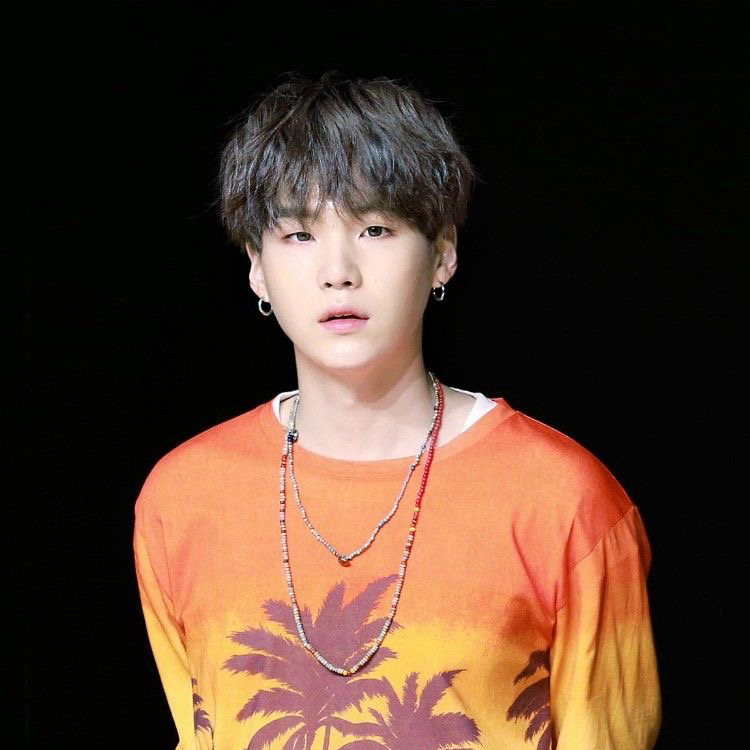 Foto aktivitas terbaru SUGA (BTS)
