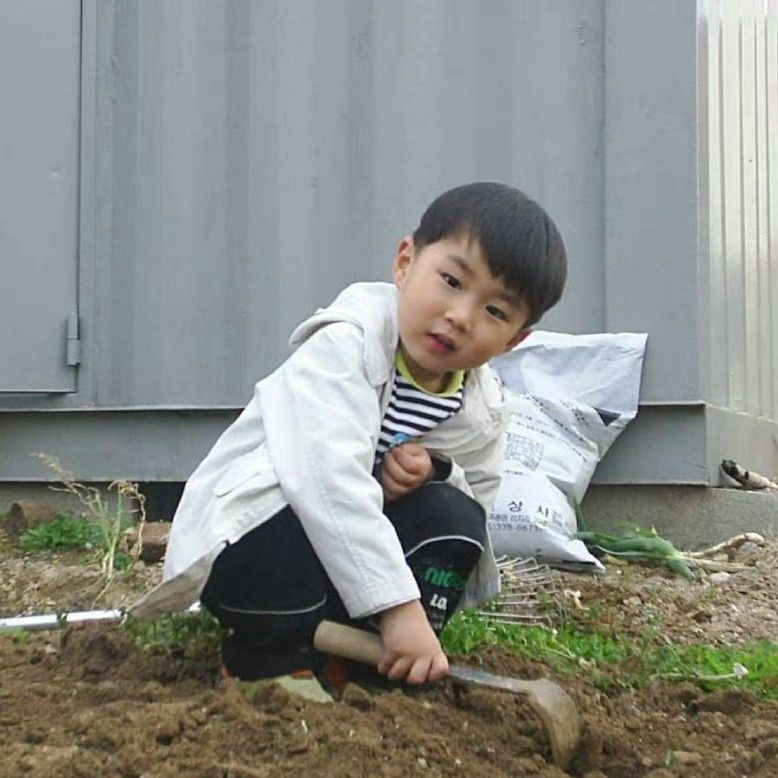 Behind-the-scenes cut of Kim Junseo (ALPHA DRIVE ONE)