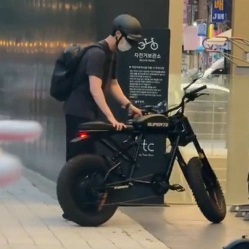 Recent activity shot of Hwang Minhyun