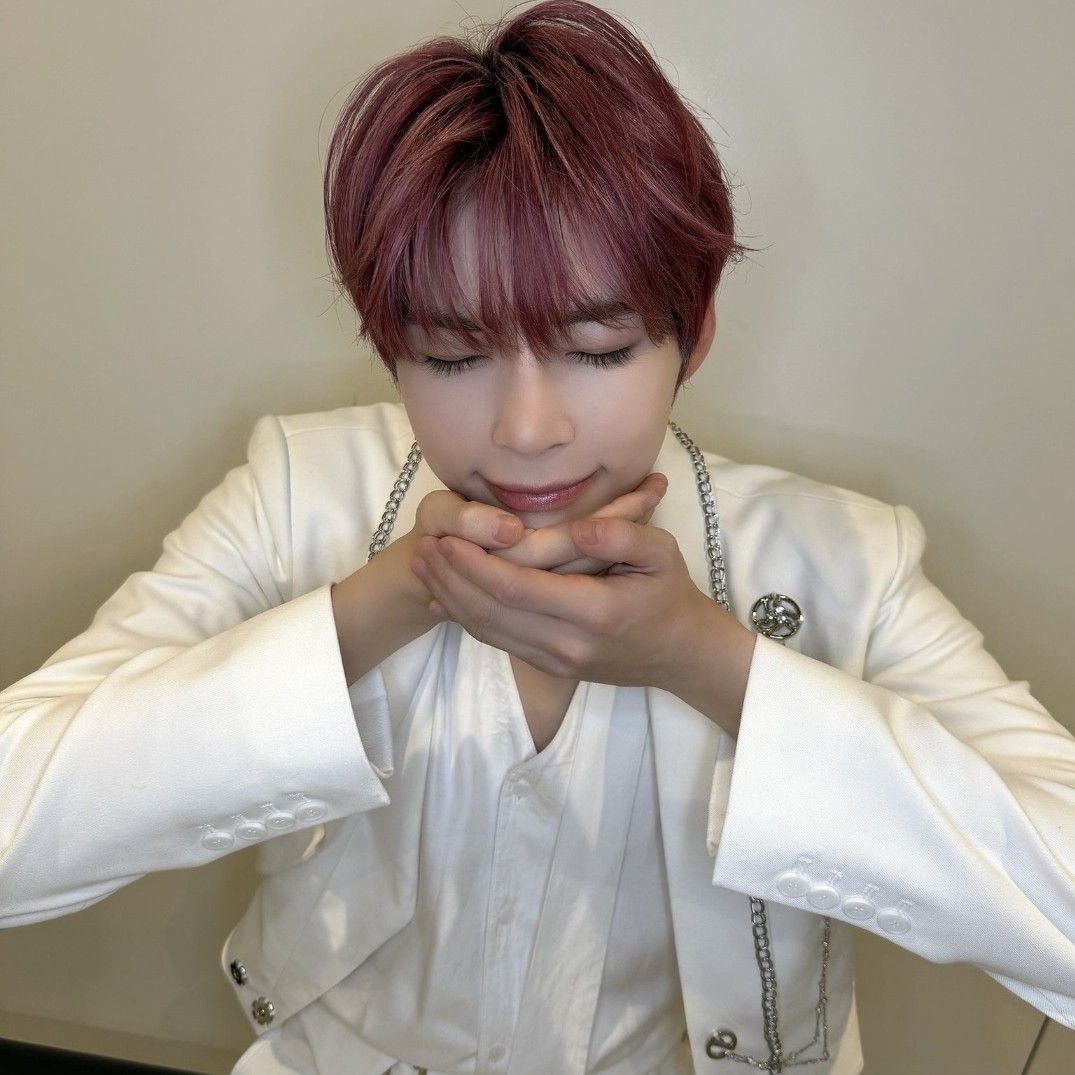 Behind-the-scenes cut of Sung Hanbin (ZEROBASEONE)