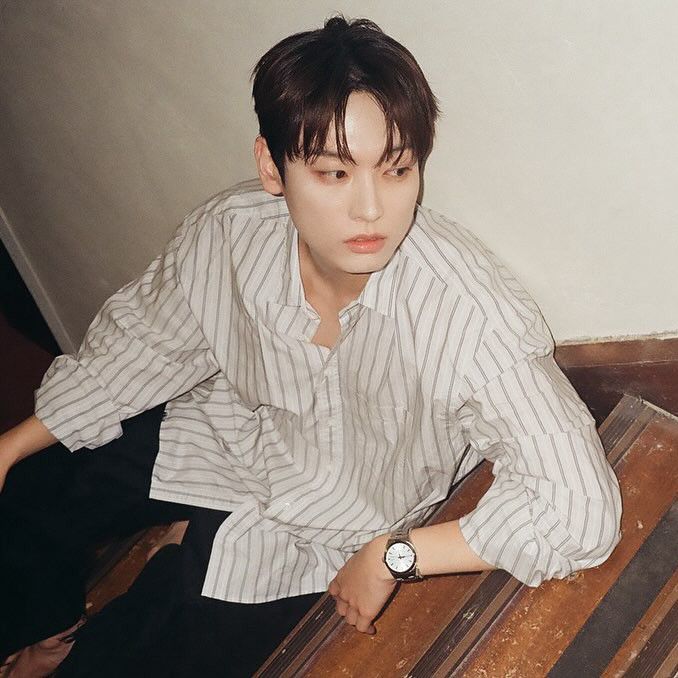 Latest photo of Inseong (SF9)