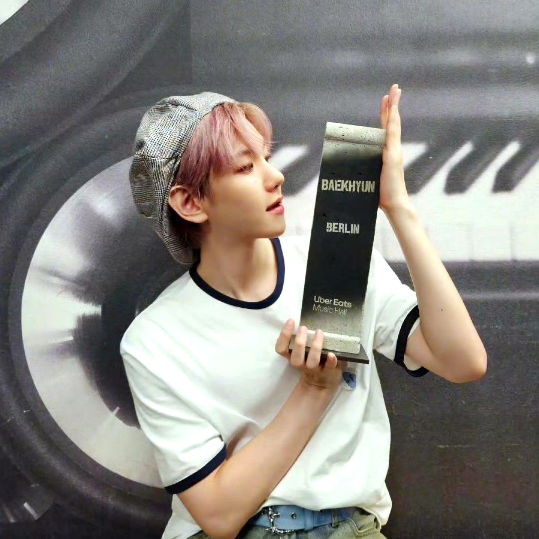 Recent activity shot of Baekhyun (EXO)