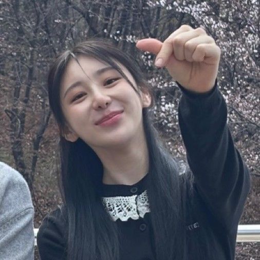 Behind-the-scenes cut of Lee Chaeyeon