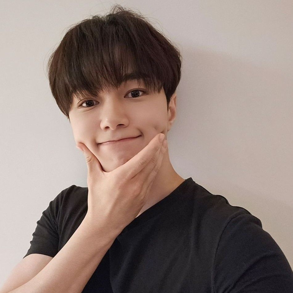 Recent activity shot of L (INFINITE)