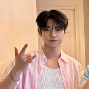 Latest photo of Kim Donghyun (AB6IX)