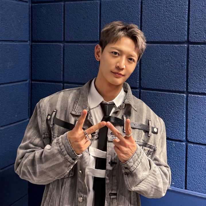 Behind-the-scenes cut of Minho (SHINee)