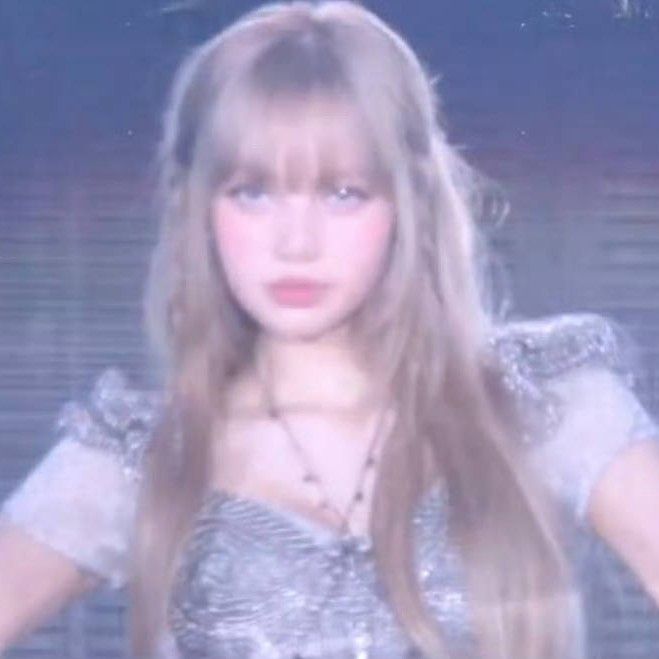 Foto aktivitas terbaru Lisa (BLACKPINK)