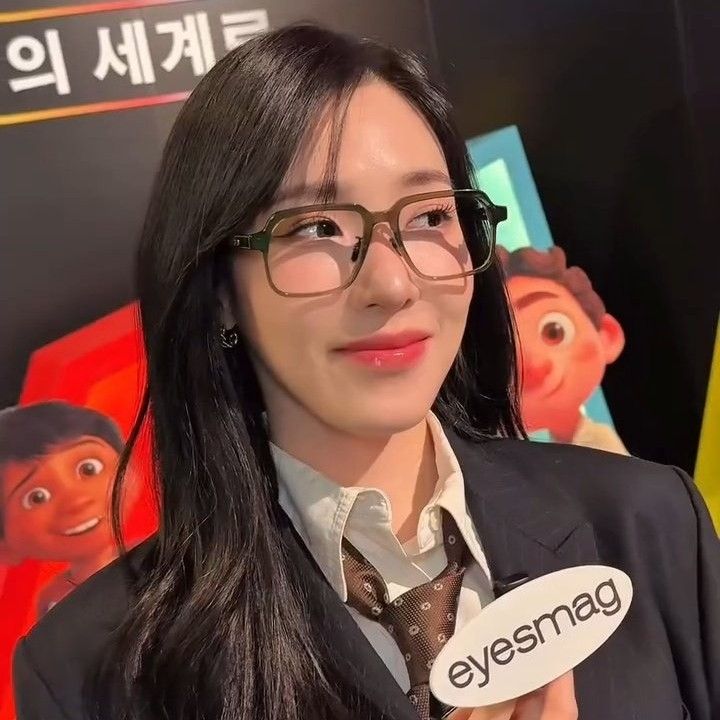 A moment captured by Tiffany Young (Girls' Generation)'s fan
