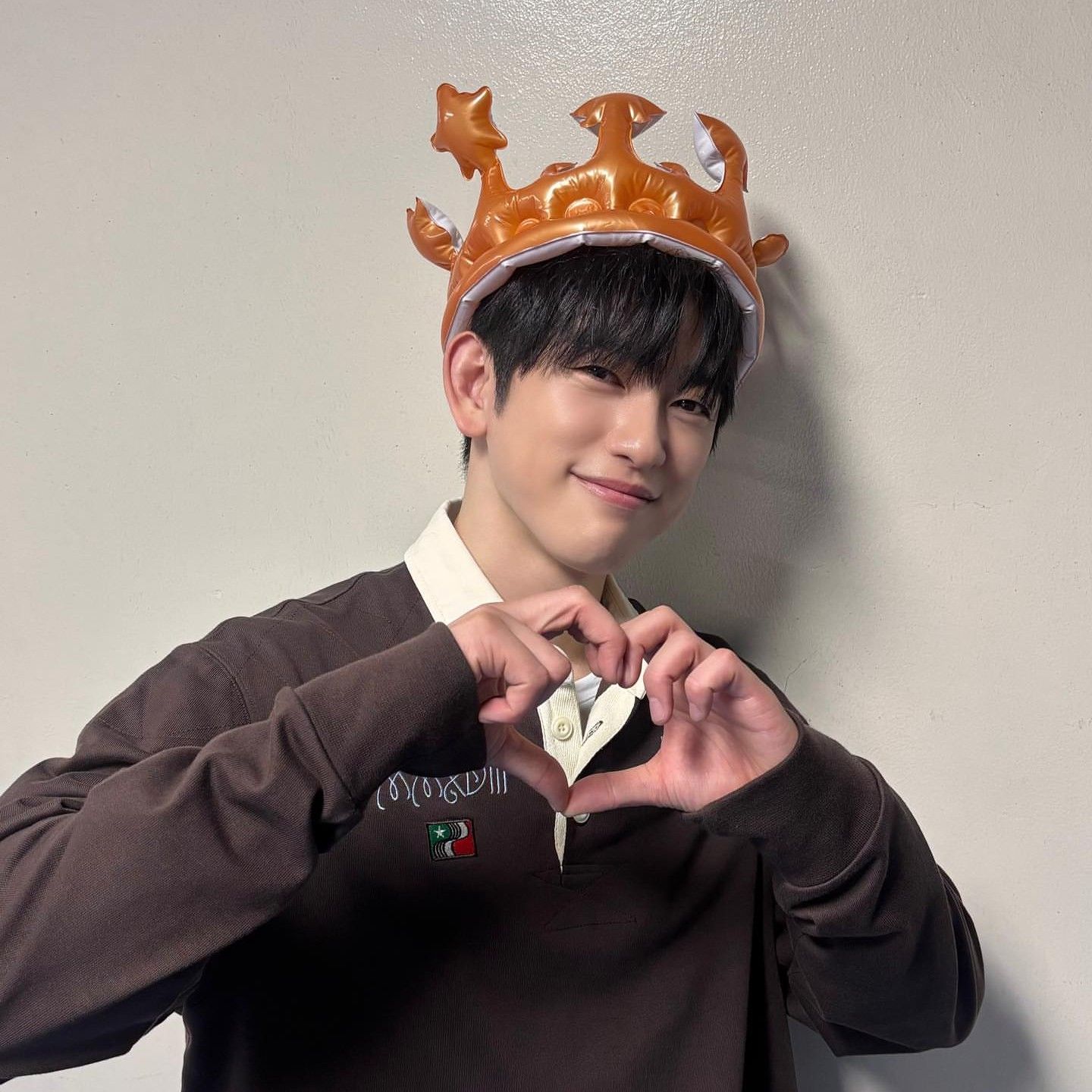 Latest photo of Jinyoung (GOT7)
