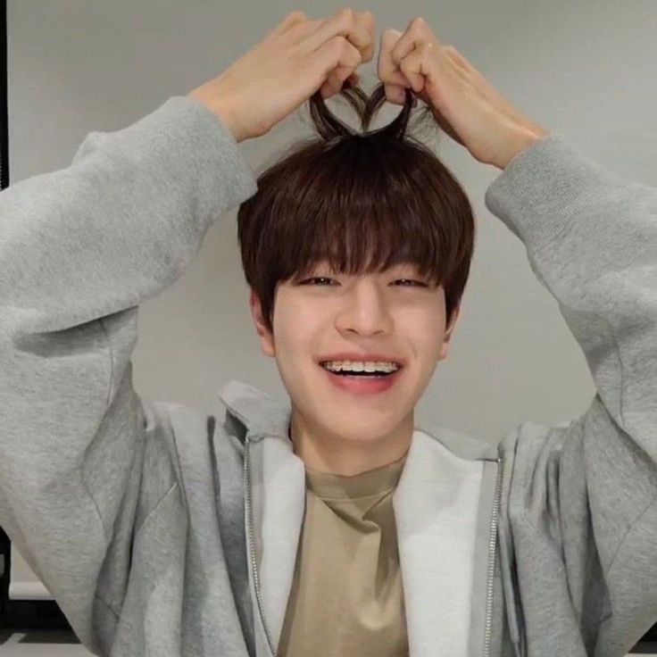 Behind-the-scenes cut of Stray Kids