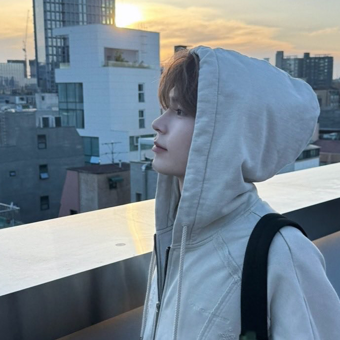 Recent activity shot of Sung Hanbin (ZEROBASEONE)