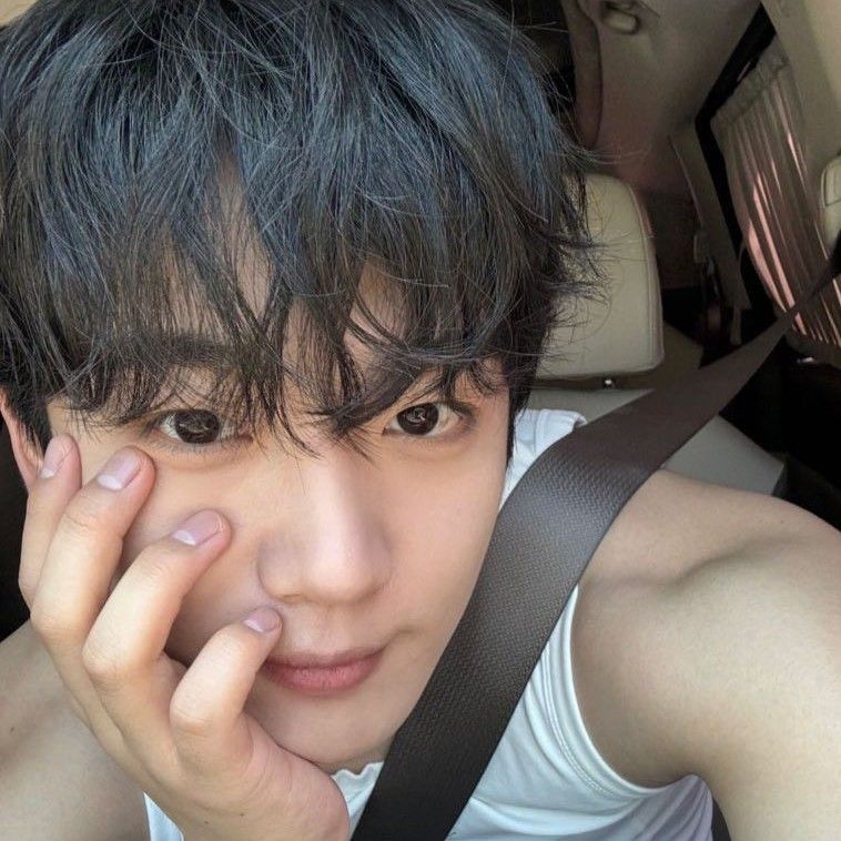 Recent activity shot of Kim Yohan (WEi)
