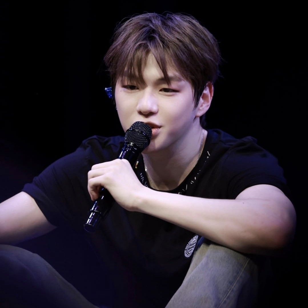 강다니엘의 비하인드 컷