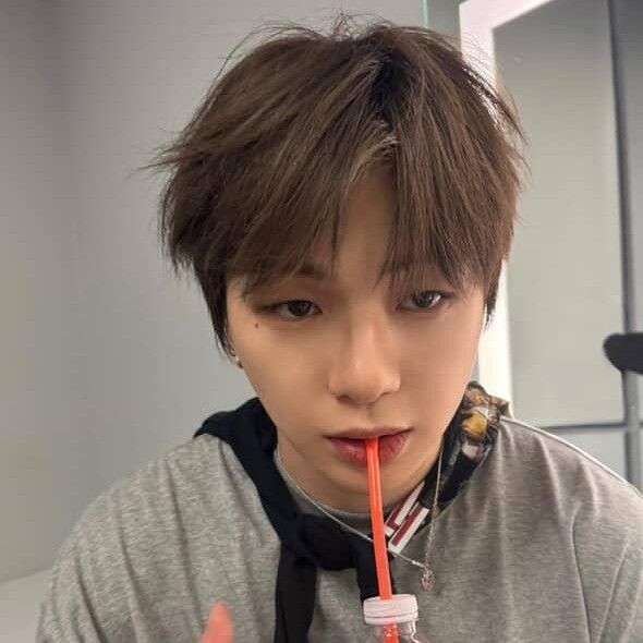 Behind-the-scenes cut of Kang Daniel