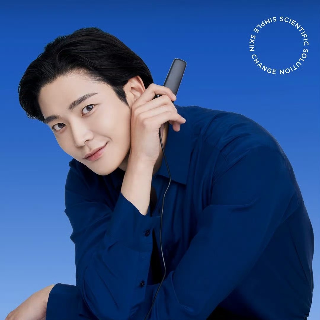 A moment captured by Rowoon's fan