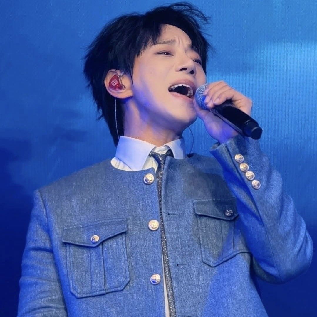 Recent activity shot of Hwang Chiyeol