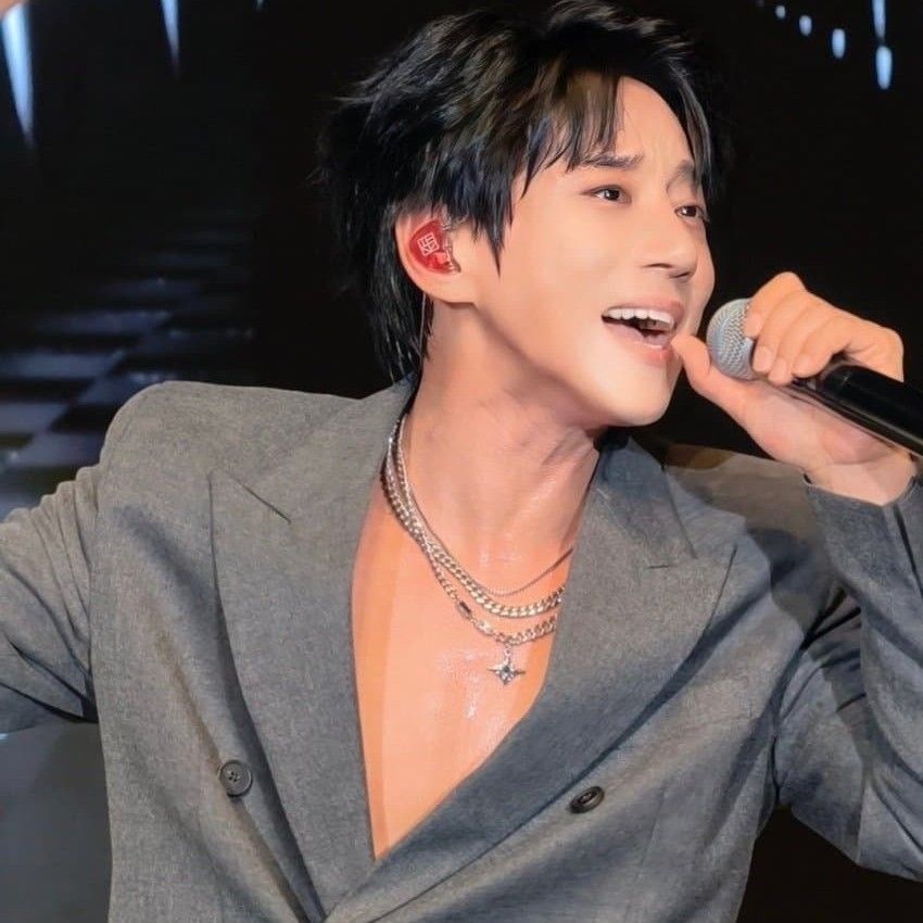 Latest photo of Hwang Chiyeol