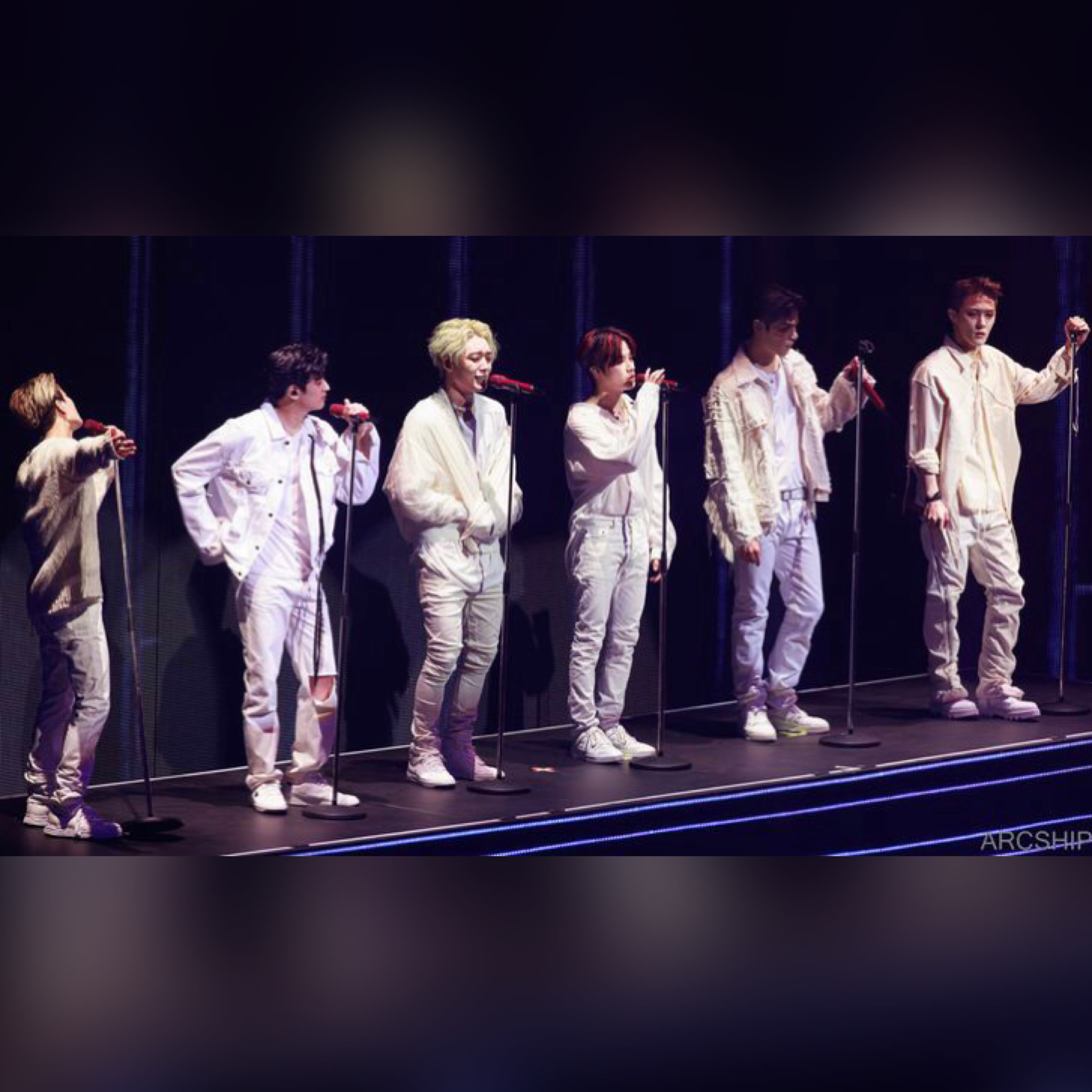 iKONの舞台裏ショット
