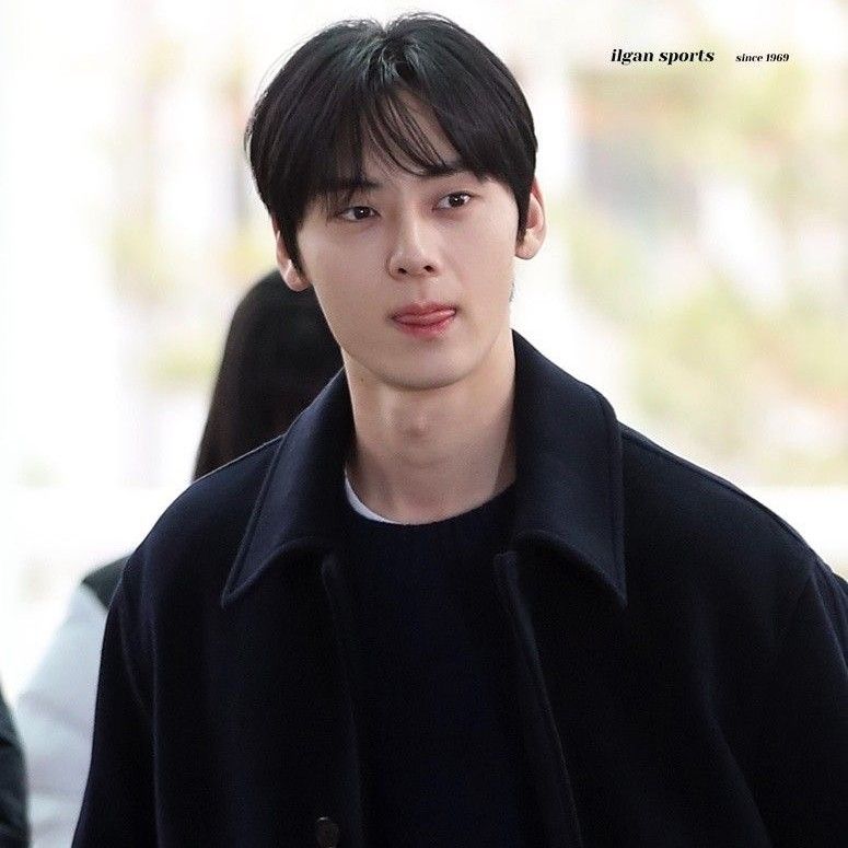 Foto aktivitas terbaru Hwang Minhyun