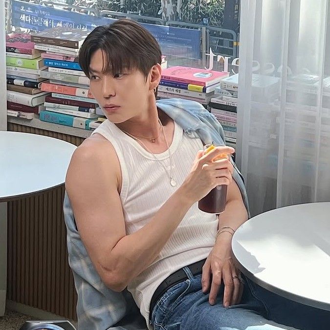 Behind-the-scenes cut of LEO (VIXX)