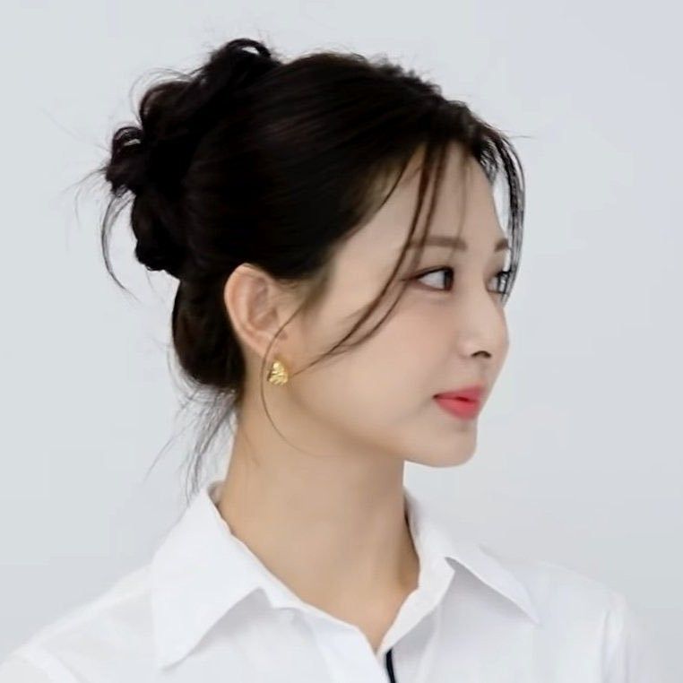 Behind-the-scenes cut of Tzuyu (TWICE)