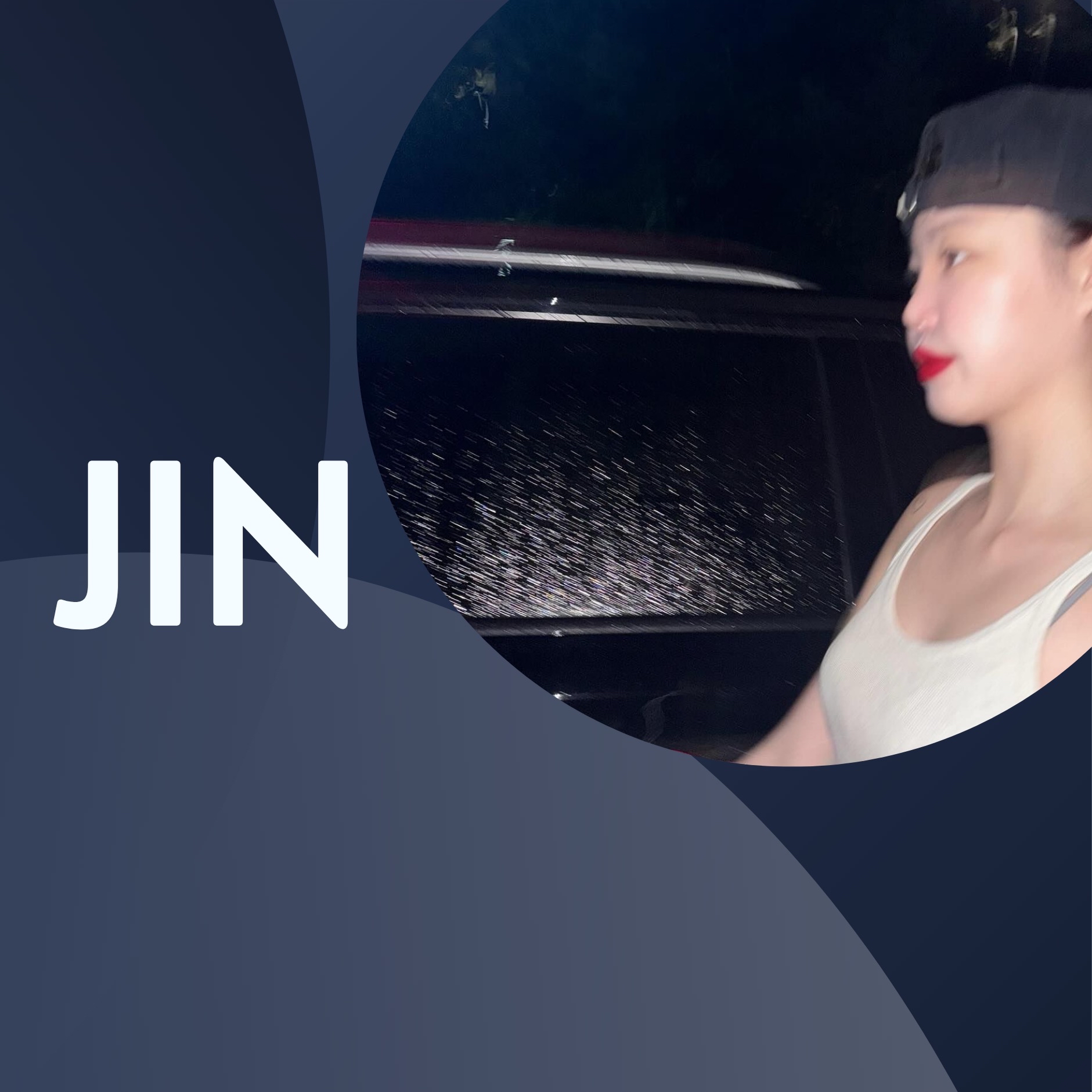 A moment captured by Soojin's fan