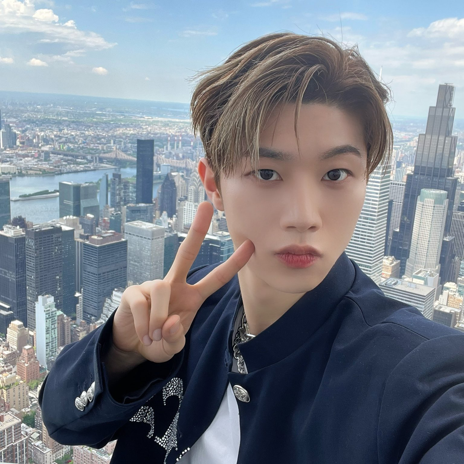 Recent activity shot of Hyunwoo (Xikers)
