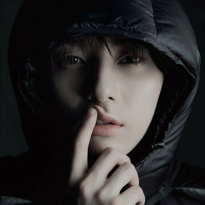 Behind-the-scenes cut of Hwang Minhyun