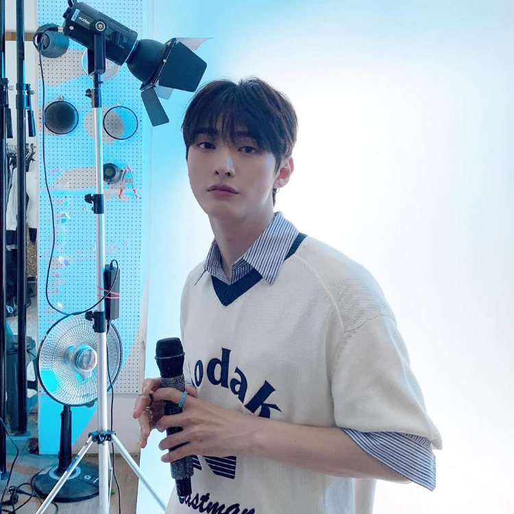 Behind-the-scenes cut of Yoon Jisung