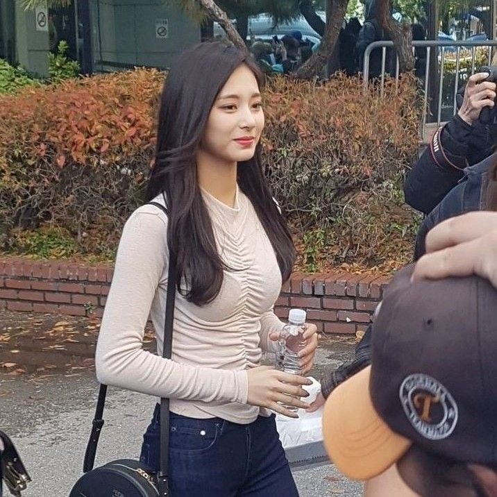 Foto terbaru Tzuyu (TWICE)