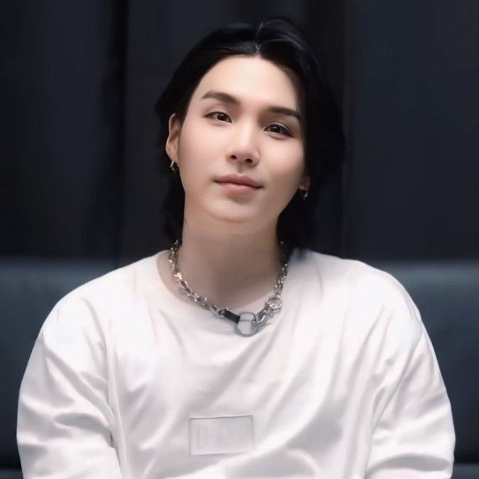 Foto aktivitas terbaru SUGA (BTS)