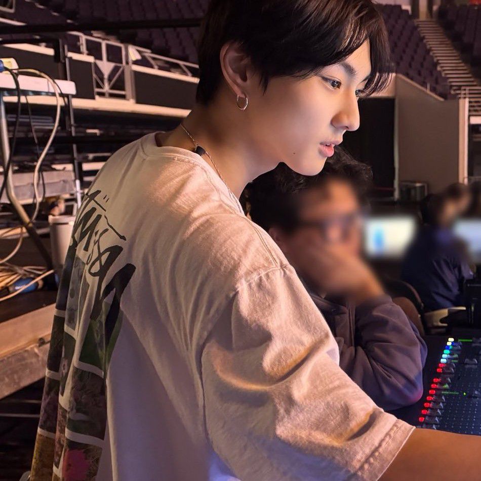 Latest photo of Jungwon (ENHYPEN)