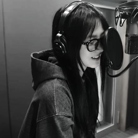 ミンジ (NewJeans)の舞台裏ショット