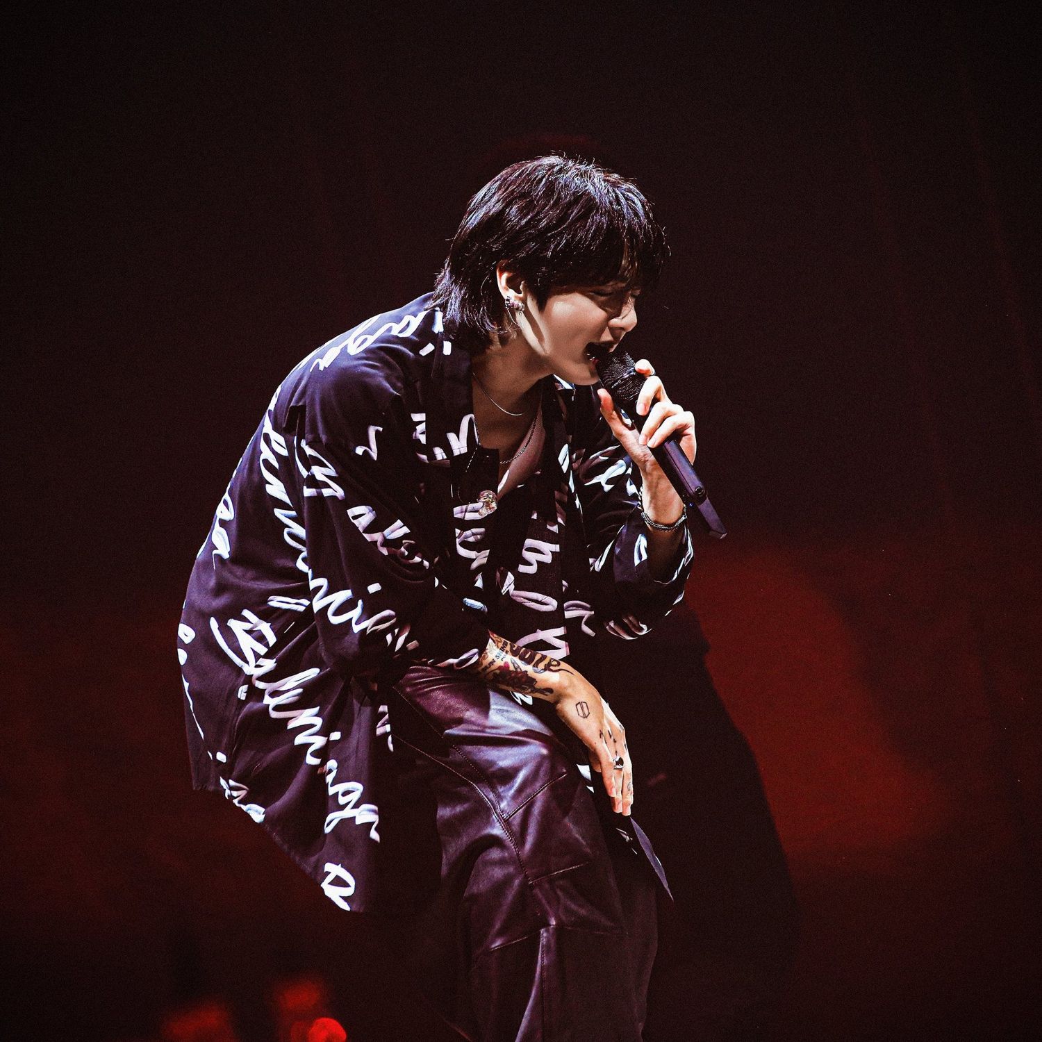 Foto aktivitas terbaru Jungkook (BTS)