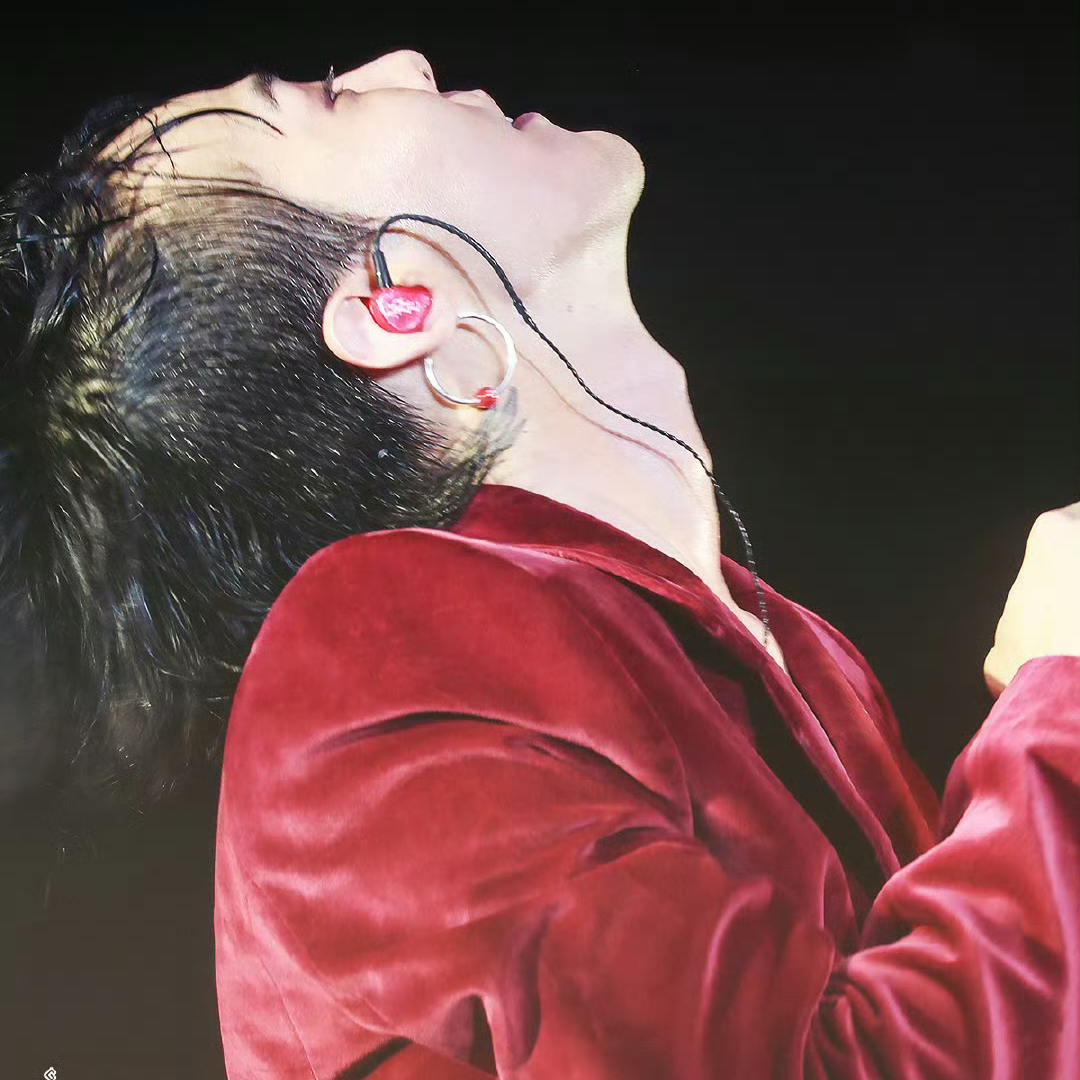 Recent activity shot of G-DRAGON (BIGBANG)